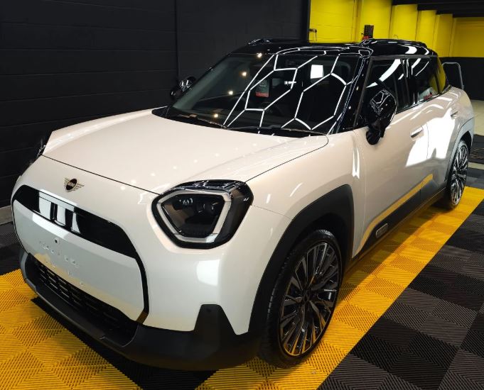 White mini | Featured image for the Car Overspray Removal page.